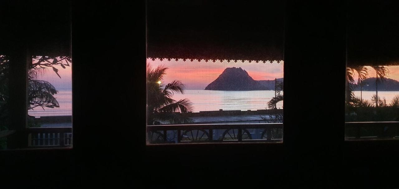 Seesea Thai Wooden House On Beachfront プラチュワップキーリーカン エクステリア 写真